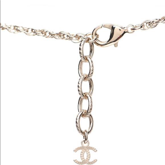 Chanel Pearl CC Round Pendant Necklace - Picture 4 of 6
